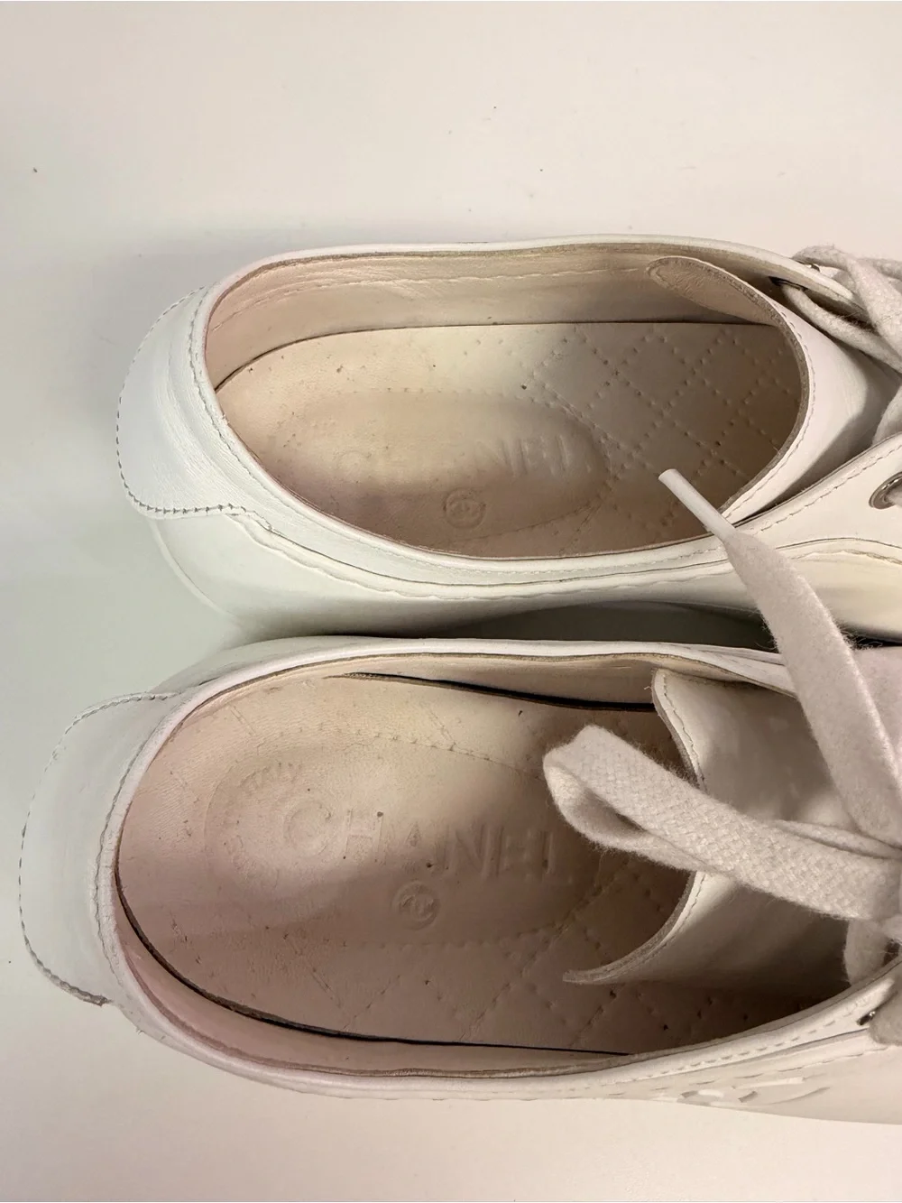 CHANEL Calfskin Gum White Interlocking CC LOGO Low Top Sneakers Shoes Size 6.5